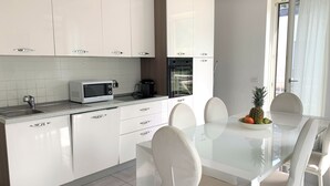 套房 (Via Prealba, 6, Levanto) | 私人厨房 | 意式浓缩咖啡机、茶具/咖啡用具、冰箱、烤箱