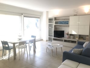 Junior Suite (Via Prealba, 6, Levanto) | Living area