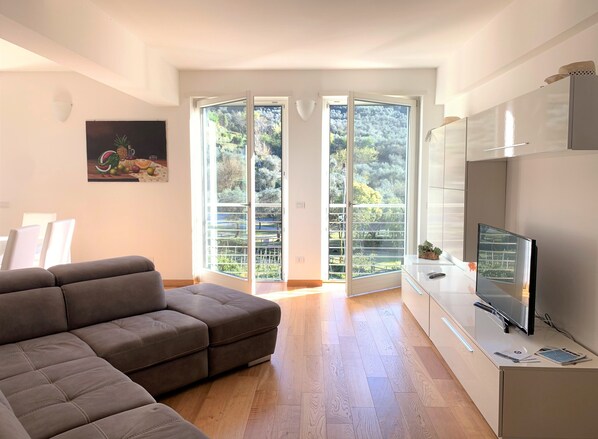 Suite (Tulipano - Via Prealba, 6, Levanto) | Area soggiorno | TV a schermo piatto