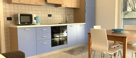 Appartamento, 1 camera da letto (Fiordaliso - Via Prealba, 6, Levanto) | Cucina privata | Frigorifero, forno, piano cottura, macchina per caffè espresso