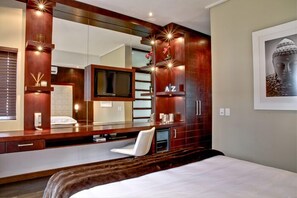 Luxury Double Room | Premium bedding, in-room safe, individually decorated - Homestead Villas (Cape Town)