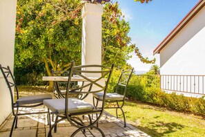 Luxury Suite, 2 Bedrooms, Kitchen, Garden Area | Balkoni