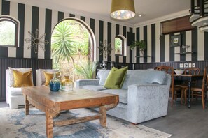 Apartment | Ruang tamu | TV 