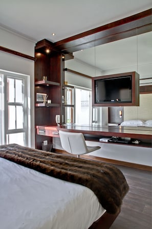 Executive Suite, Garden Area | Premium bedding, in-room safe, individually decorated