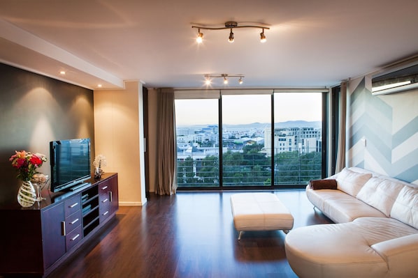 LCD TV - Eclipse (Cape Town)