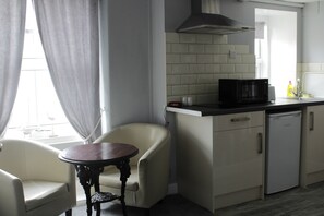 Classic Double Room (Anglesey) | Private kitchen | Fridge, coffee/tea maker, electric kettle