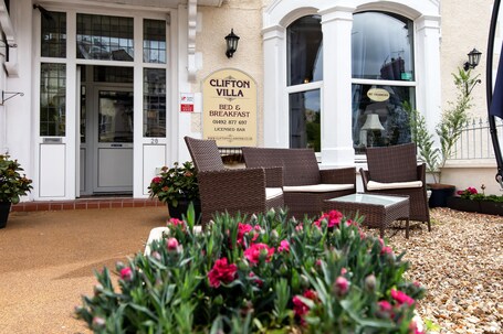 Clifton Villa Guest House - Image 14