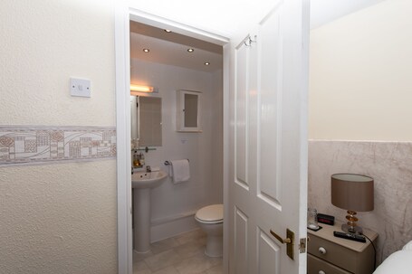 Clifton Villa Guest House - Image 21