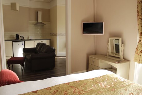 Clifton Villa Guest House - Image 10