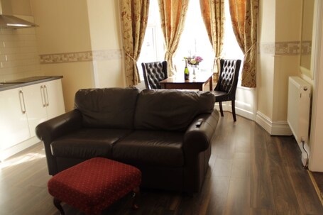 Clifton Villa Guest House - Image 24