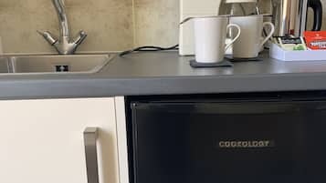 Classic Double Room (Beaumaris) | Private kitchen