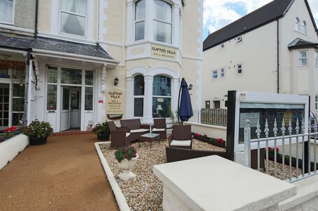 Clifton Villa Guest House - Image 12