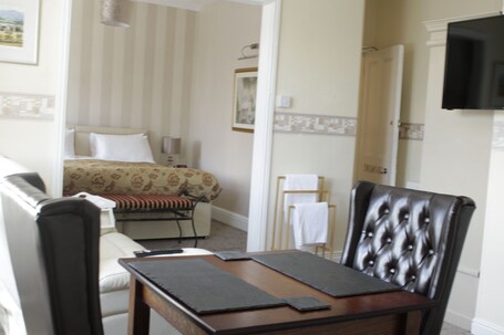 Clifton Villa Guest House - Image 17