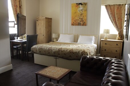 Clifton Villa Guest House - Image 40
