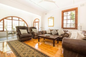 家庭村舍 | 起居区 | 平板电视