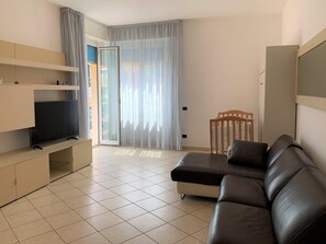 Apartment, 1 Bedroom, Balcony (Giorgia - Via Jacopo da Levanto 35) | Living area | TV - Appartamenti Levantomare  (Levanto)