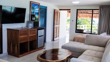 Habitació panoràmica | Roba de llit hipoal·lergògena, minibar i decoració individual