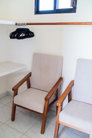 Ropa de cama hipoalergénica, minibar y decoración personalizada