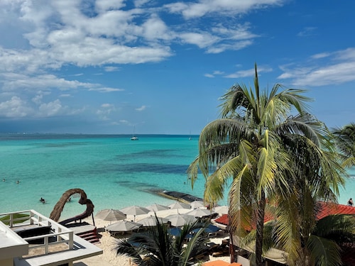 Chichis and Charlies Beachfront