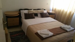 Iron/ironing board, cribs/infant beds, travel crib, free WiFi - Nondas Hill Hotel Apartments (Larnaca)