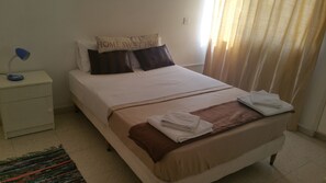 Iron/ironing board, cots/infant beds, travel cot, free WiFi - Nondas Hill Hotel Apartments (Larnaca)