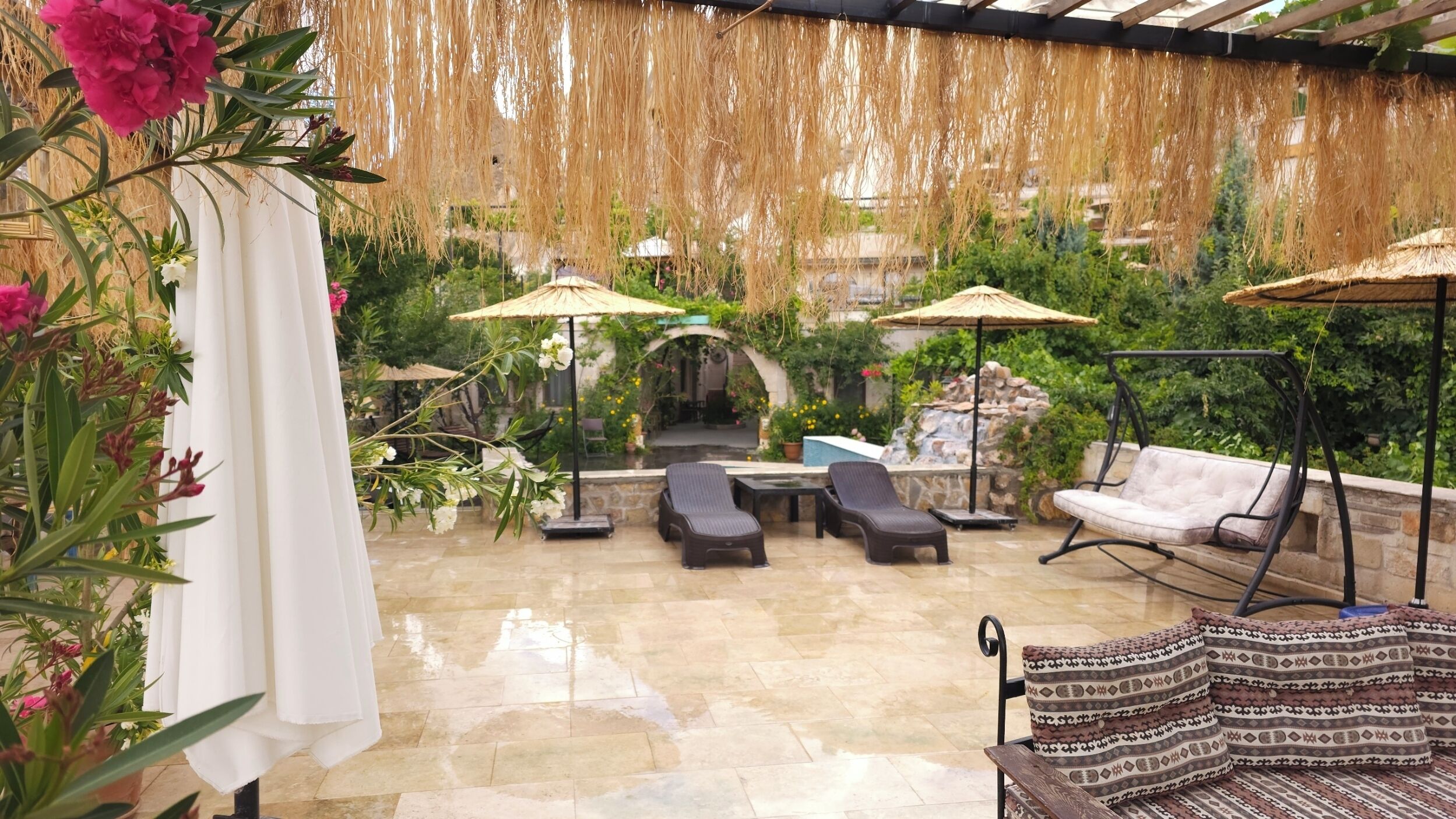 Kolam renang outdoor musiman