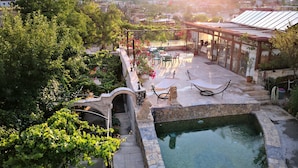A rooftop terrace with a pool, seating area, and a view of the city. - Roc Of Cappadocia (Nevsehir)