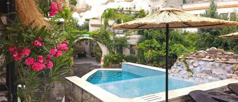 Alberca al aire libre por temporada