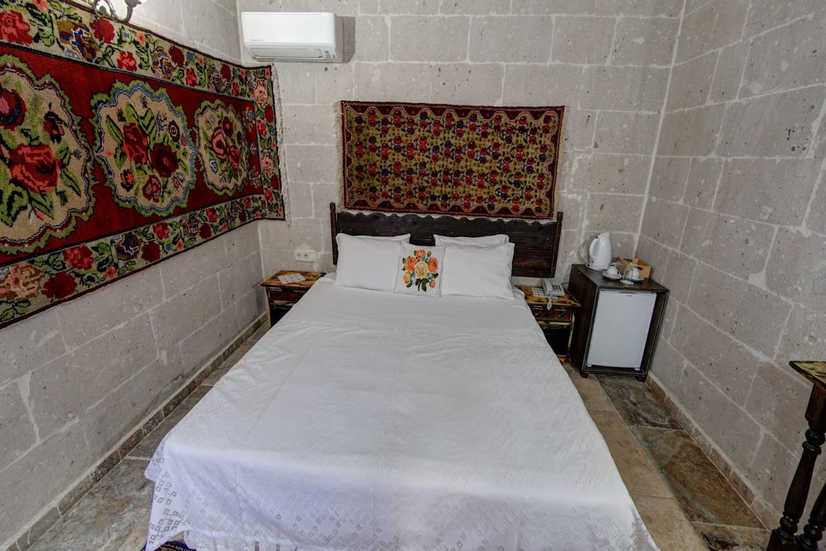 Premium bedding, in-room safe, desk, soundproofing