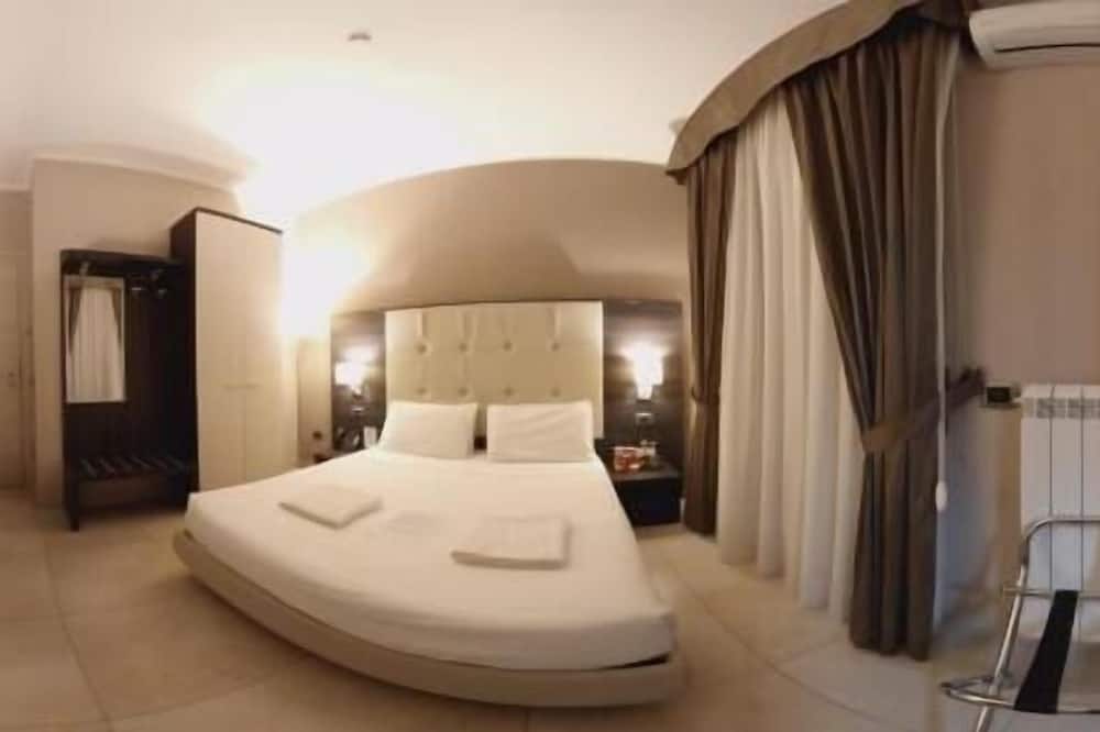 Brain Rooms & Suite