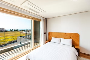 1 bedroom, desk - Joyuam Pension (Seogwipo)
