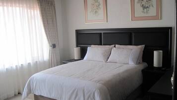 In-room safe, free WiFi, bed sheets