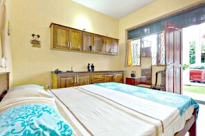 Standard Double Room, 1 Queen Bed, Smoking, Garden View | Free WiFi - Ashan's Cozy Homestay (Colombo)