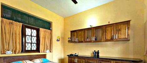 Standard Double Room, 1 Queen Bed, Smoking, Garden View | Free WiFi