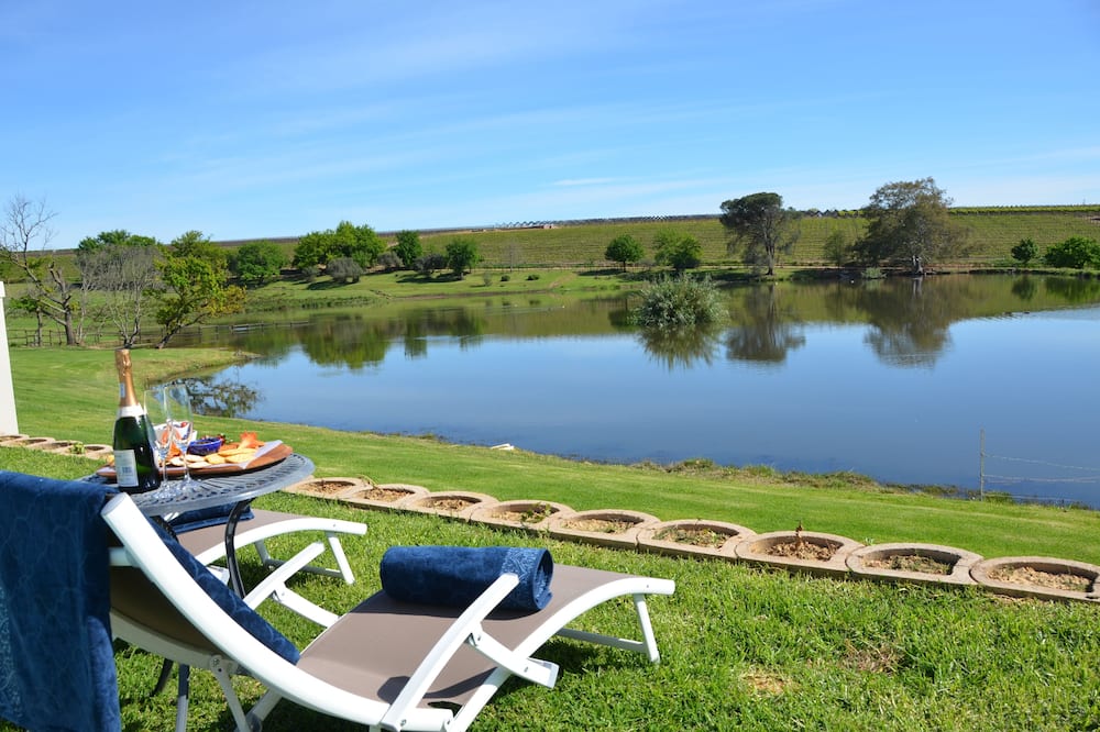 Under Oaks Guesthouse
