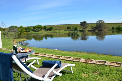 Under Oaks Guesthouse