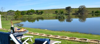 Under Oaks Guesthouse