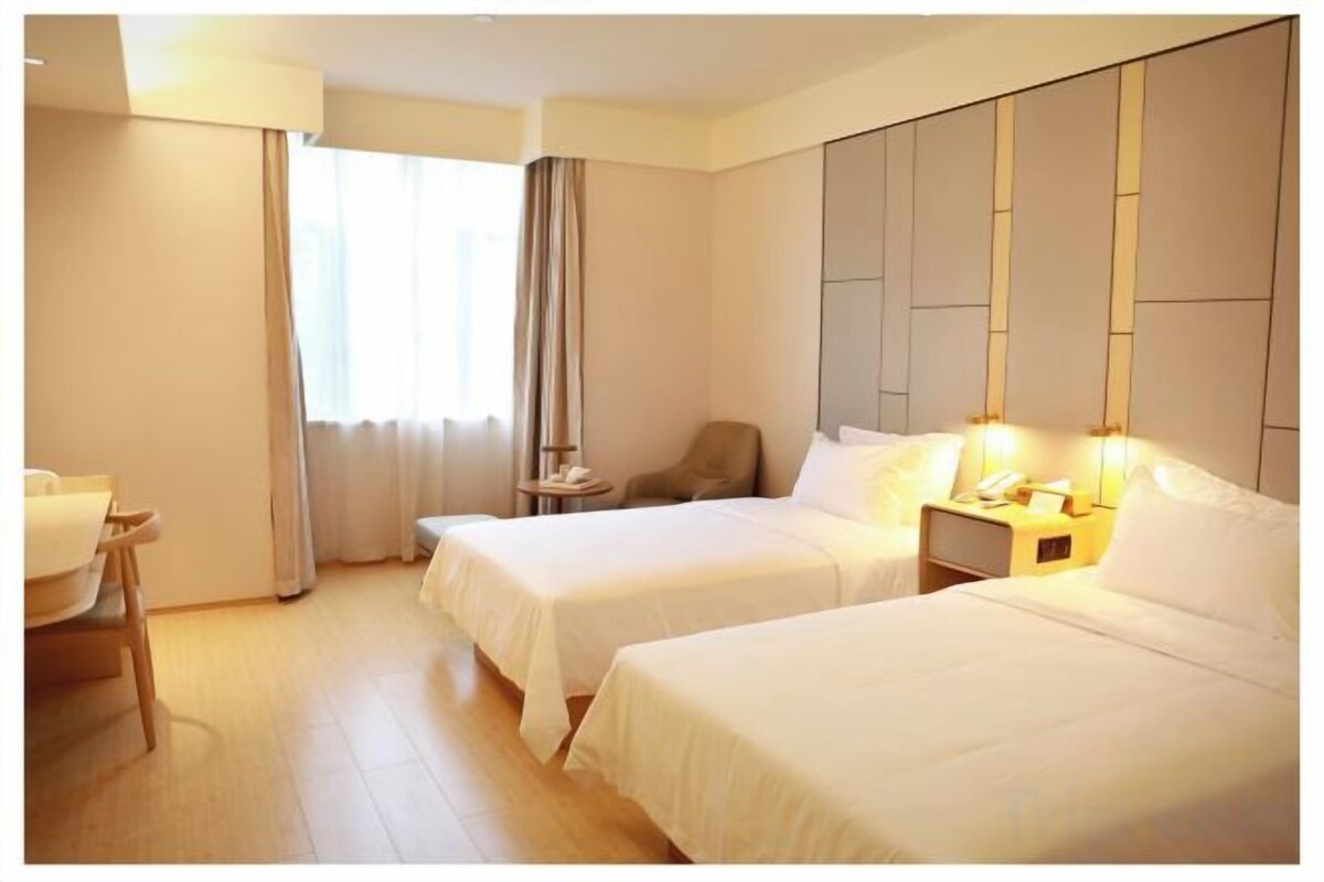 Ropa de cama de alta calidad, edredón, camas con pillow-top y minibar 