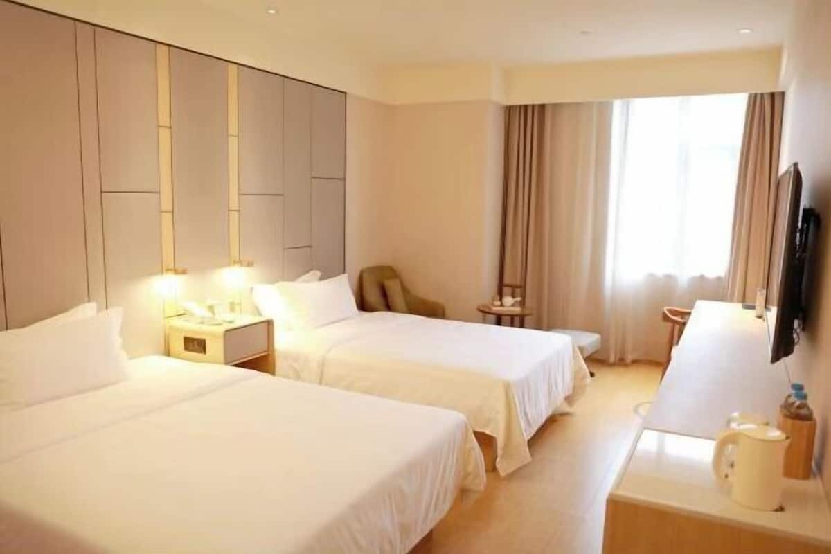 Premium bedding, down comforters, pillowtop beds, minibar