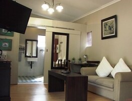 Quarto família, 1 quarto | Roupas de cama premium, frigobar, individualmente decorados