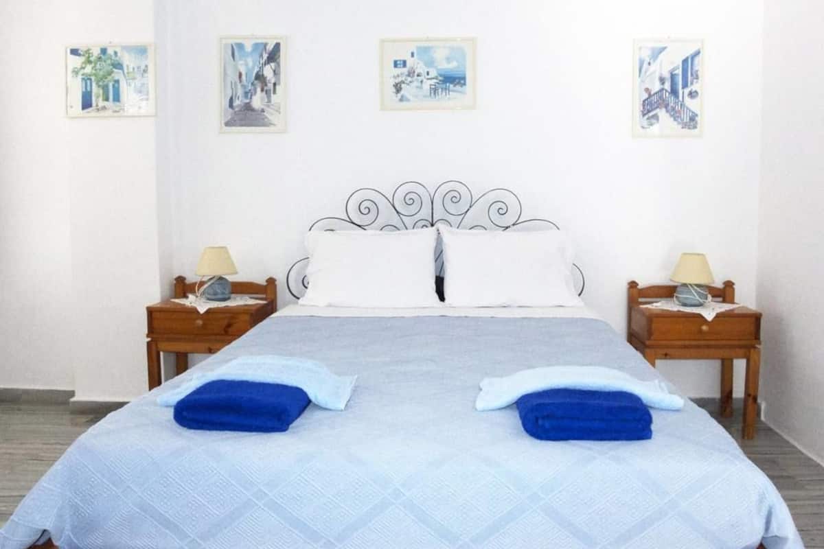 apartment, 2 bedrooms | desk, free cots/infant beds, free wifi