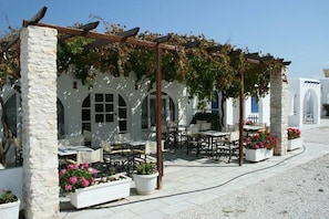 Breakfast area - Bungalows Marina (Paros)