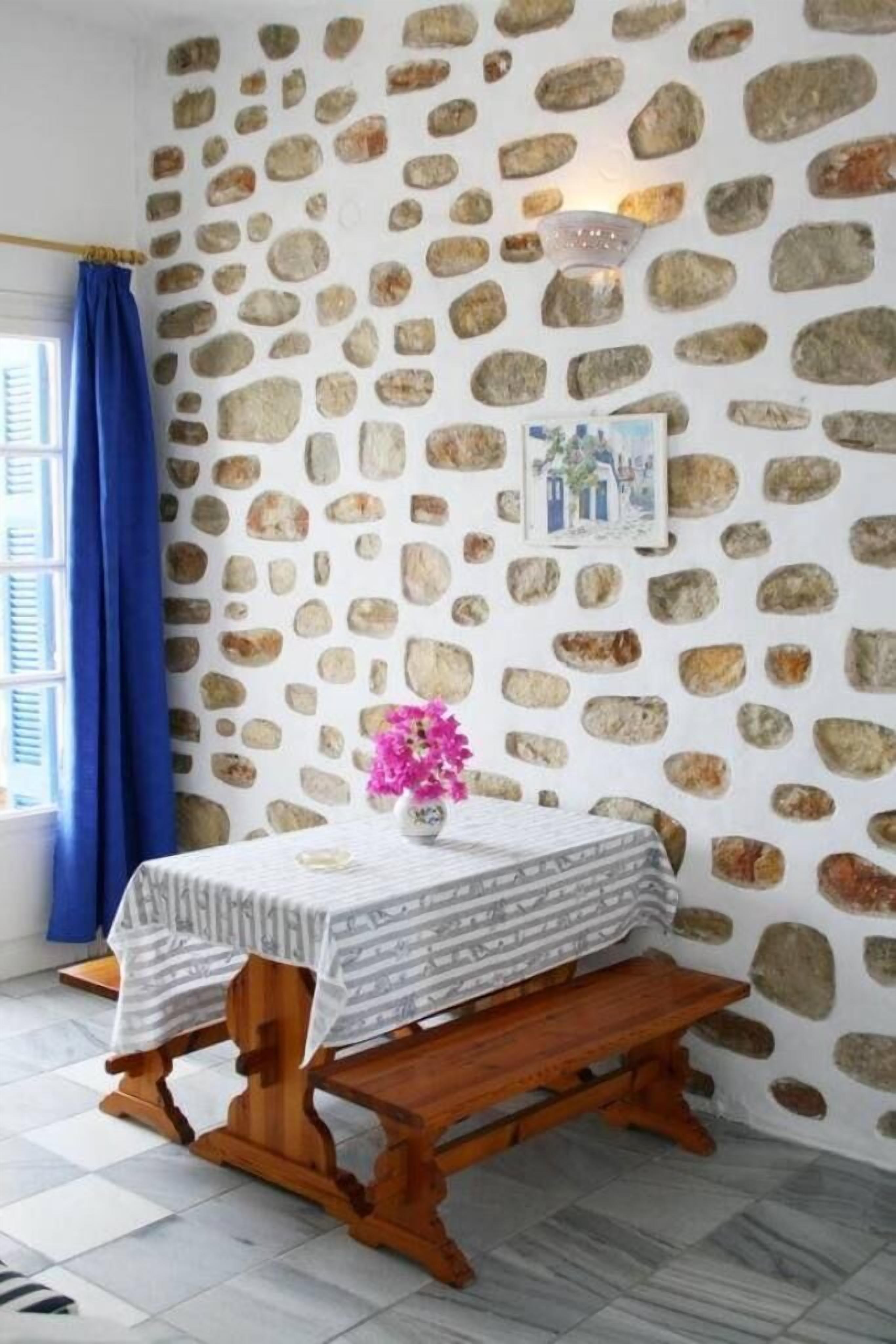 studio | in-room dining