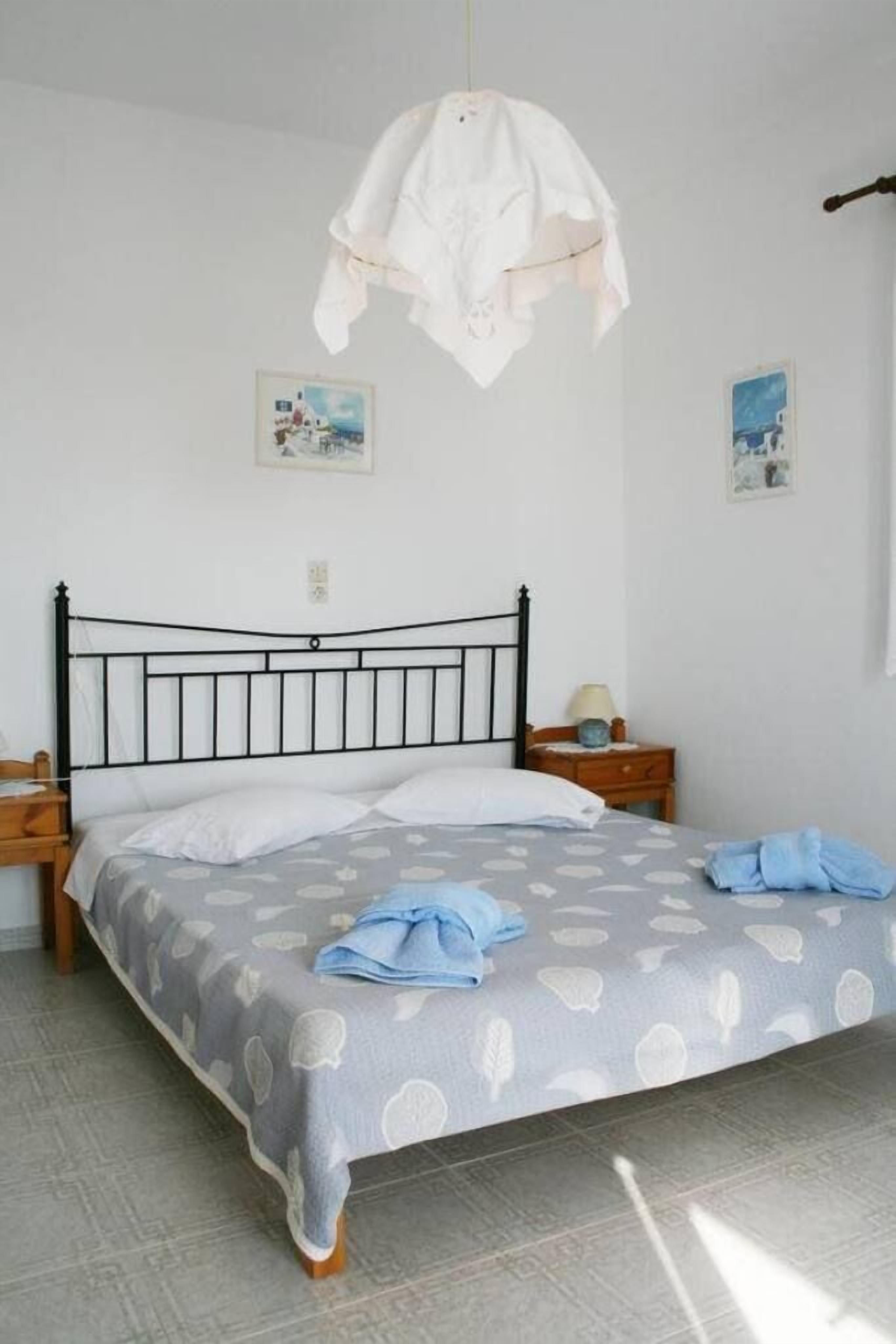 standard room | desk, free cots/infant beds, free wifi