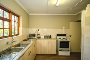 Cottage, Mountain View | Private kitchen