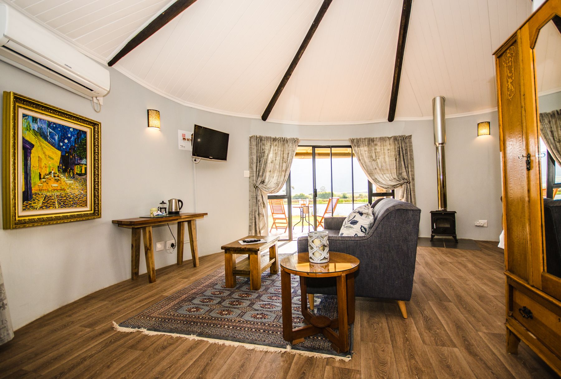 Televisión, chimenea