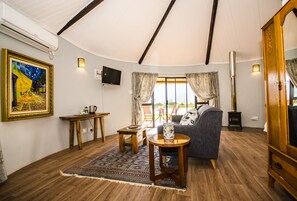 Kasteelberg Cottage | Living area | TV, fireplace