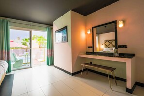 Chalet, Meerblick | Minibar, laptopgeeigneter Arbeitsplatz, kostenloses WLAN, Bettwäsche