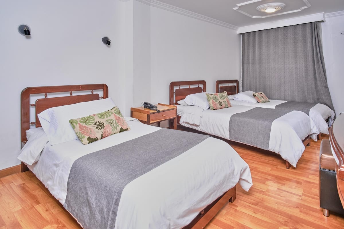 Hypo-allergenic bedding, desk, free WiFi, bed sheets