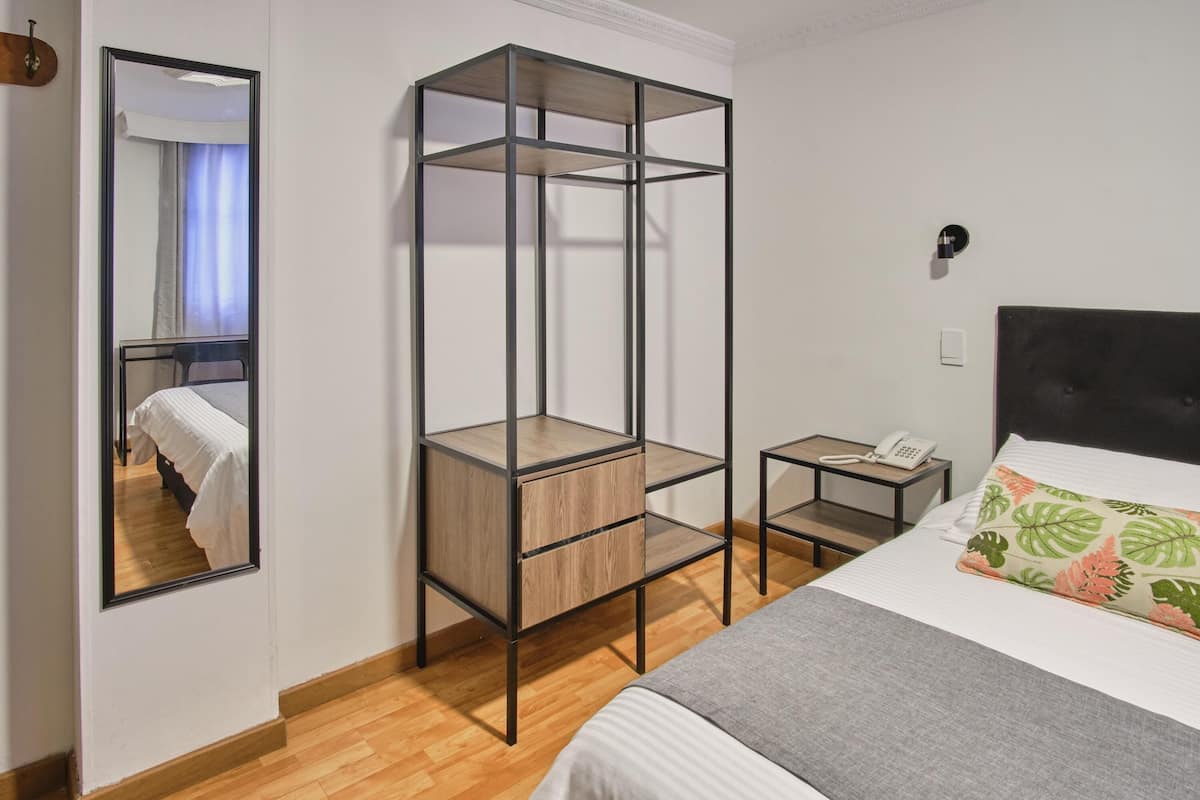 Hypo-allergenic bedding, desk, free WiFi, bed sheets